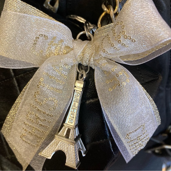Christian Dior Gift Wrapping Ribbon on Keychain - Picture 6 of 7